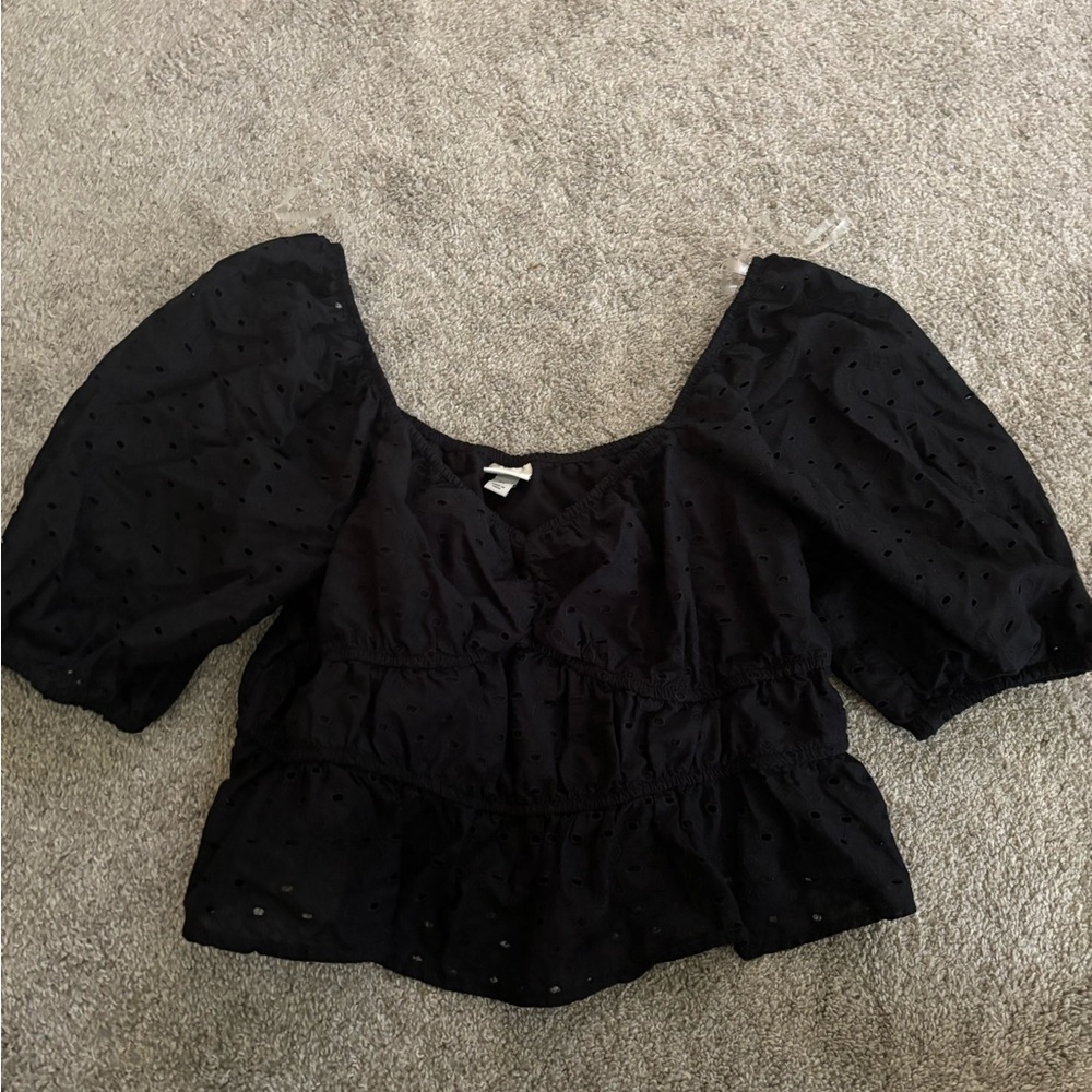 Black blouse, puffy sleeves and flowy bottom